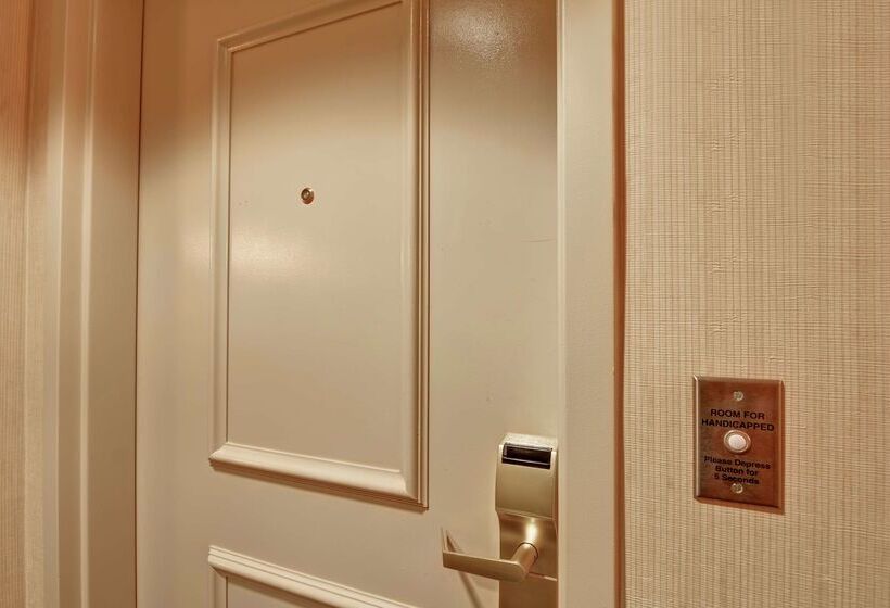 هتل Embassy Suites By Hilton Savannah Airport