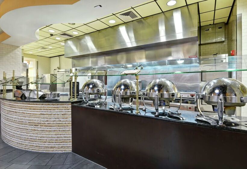 هتل Embassy Suites By Hilton Savannah Airport