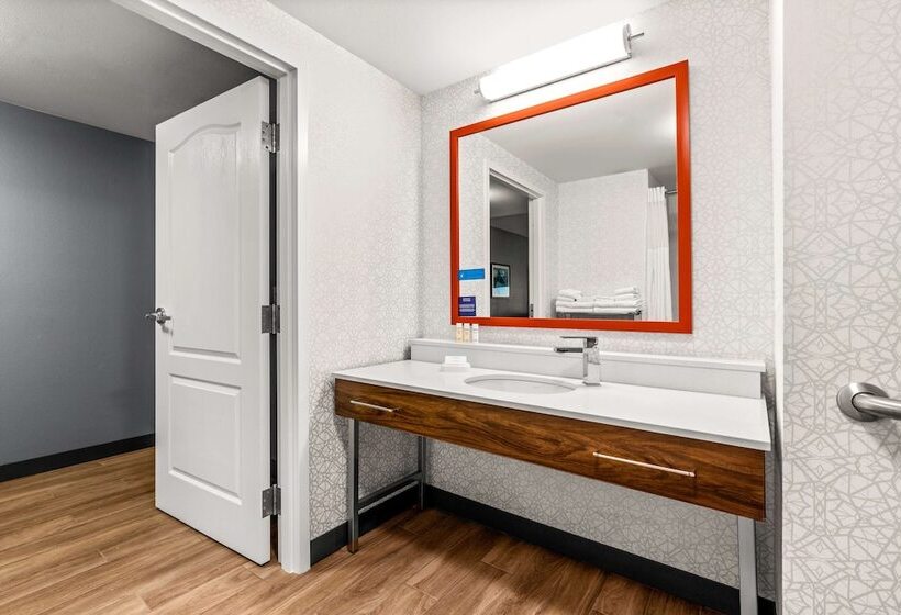 בית מלון כפרי Hampton Inn & Suites Fairbanks
