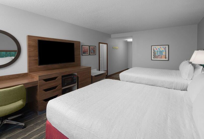 هتل Hampton Inn & Suites Grand Rapids Airport 28th St
