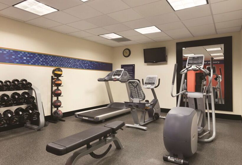 Отель Hampton Inn & Suites Greenfield