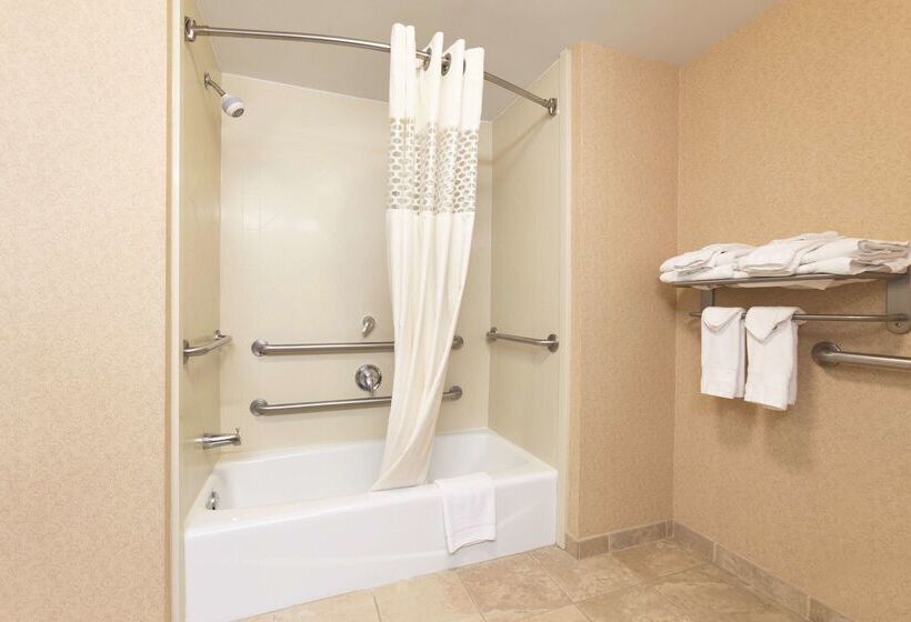 Отель Hampton Inn & Suites Greenfield