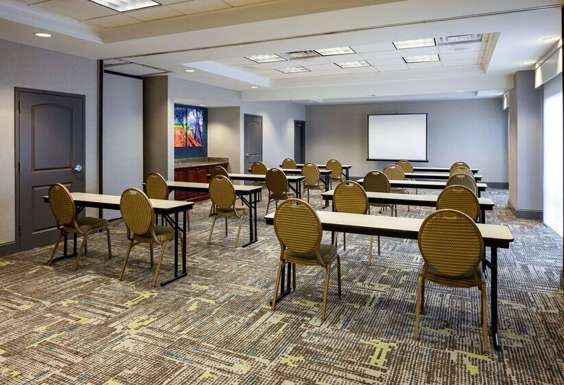 هتل Hampton Inn & Suites Mobile I 65@ Airport Blvd