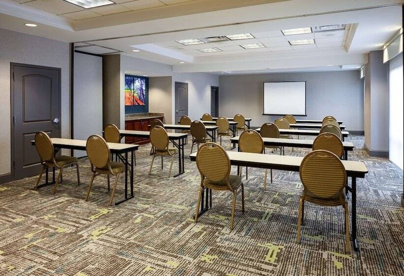 هتل Hampton Inn & Suites Mobile I 65@ Airport Blvd