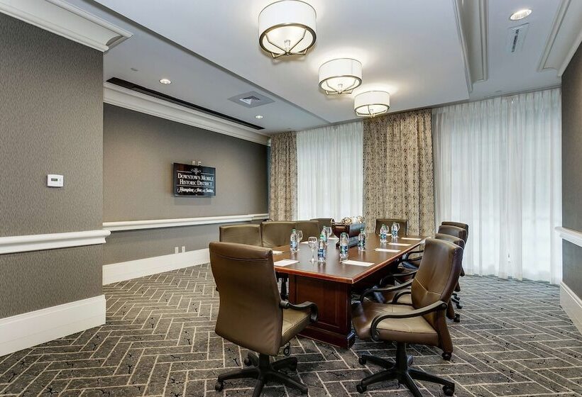 هتل Hampton Inn & Suites Mobile  Downtown Historic District