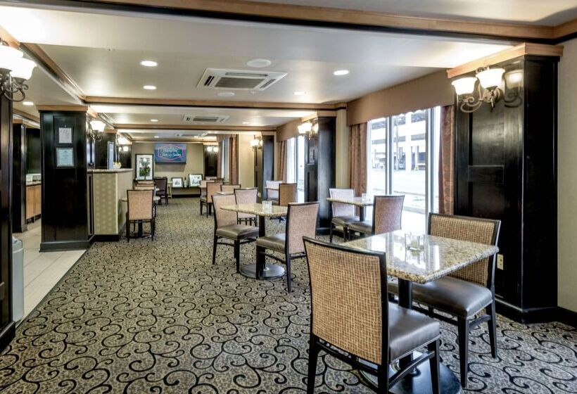 هتل Hampton Inn & Suites Montgomery Downtown