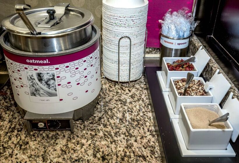 هتل Hampton Inn & Suites Montgomery Downtown