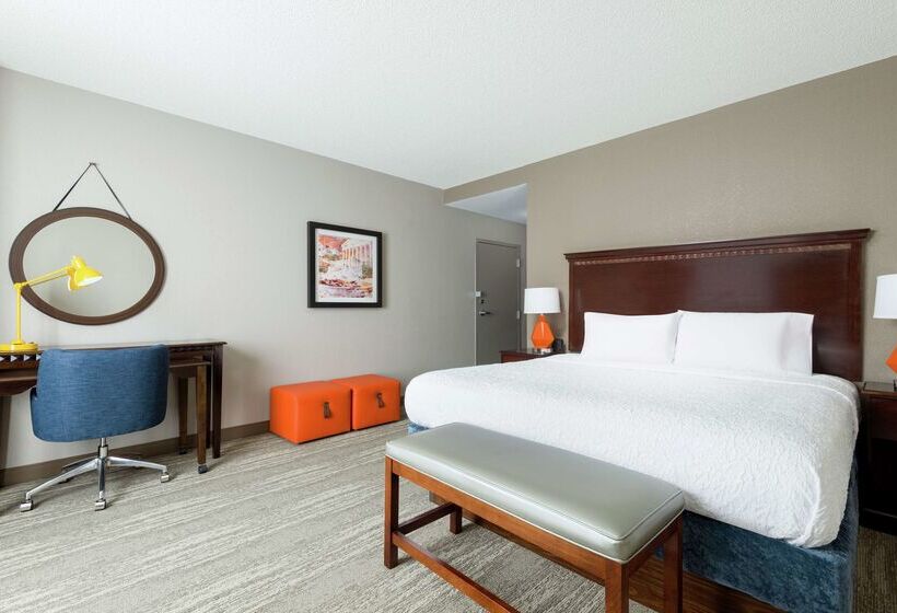 هتل Hampton Inn & Suites National Harbor   Alexandria Area