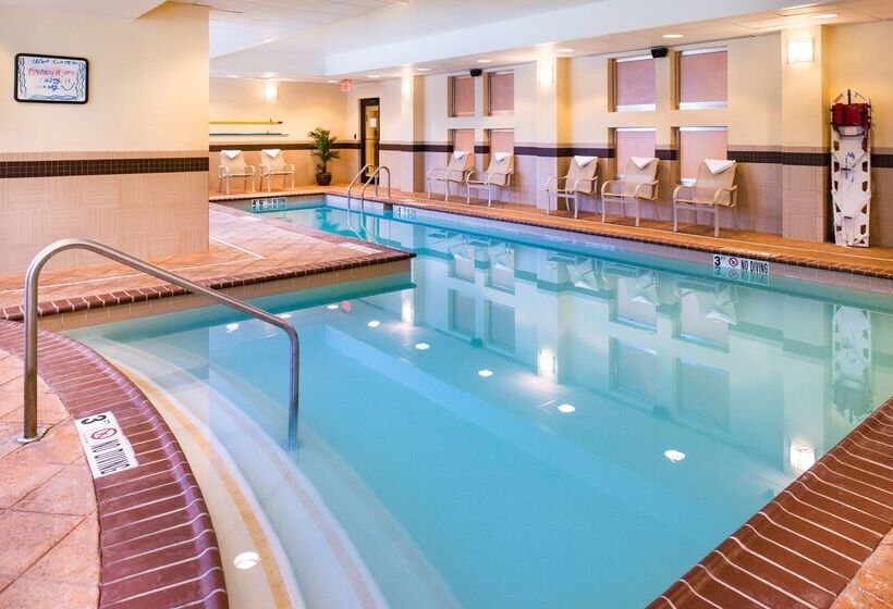 هتل Hampton Inn & Suites National Harbor   Alexandria Area