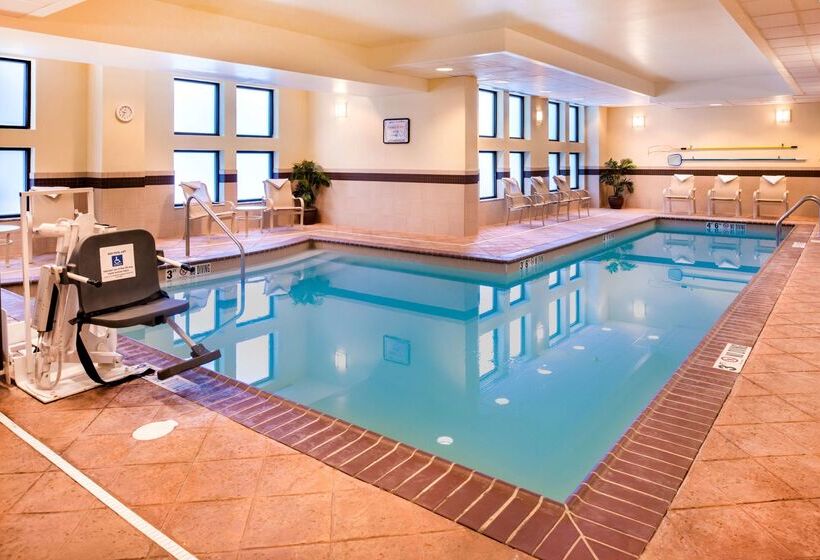 هتل Hampton Inn & Suites National Harbor   Alexandria Area