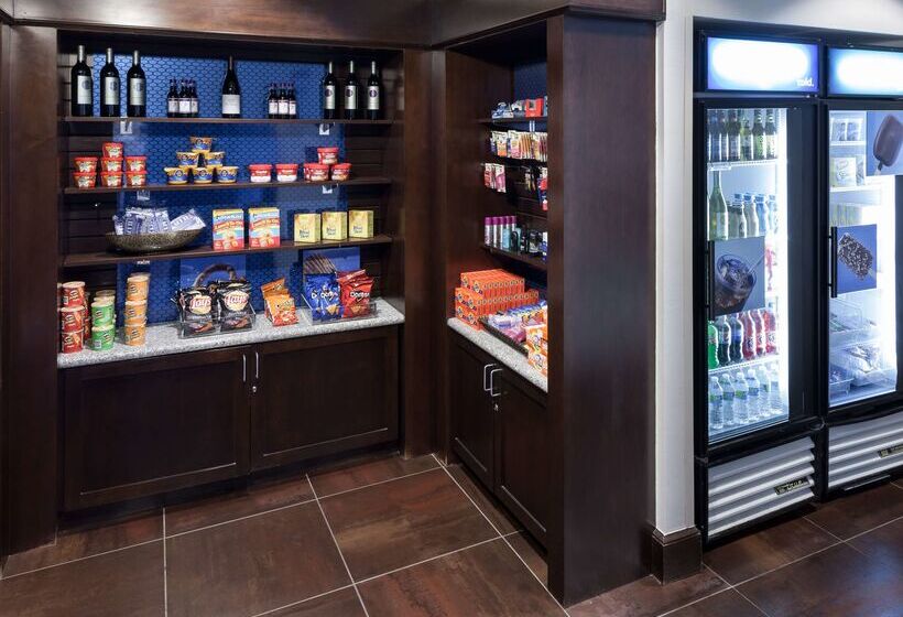 هتل Hampton Inn & Suites Omaha Downtown