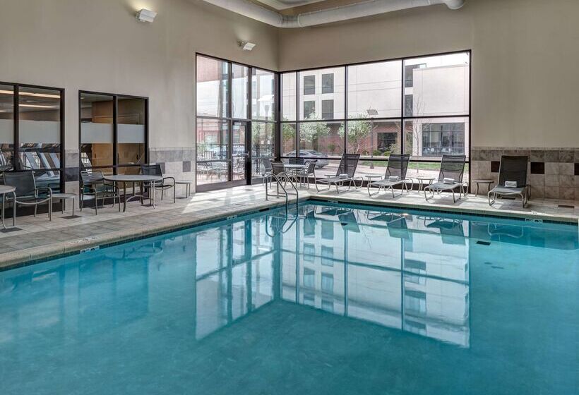 هتل Hampton Inn & Suites Omaha Downtown