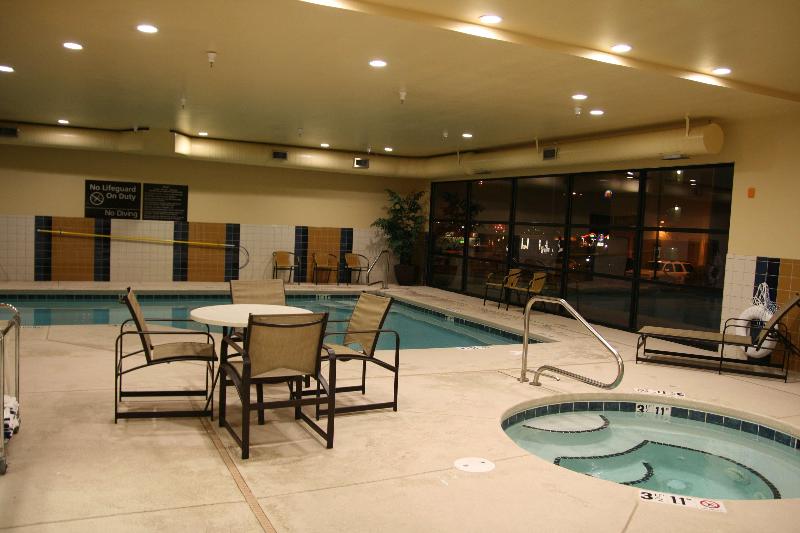 هتل Hampton Inn & Suites Pueblo/north