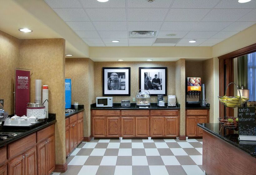 בית מלון כפרי Hampton Inn & Suites Brownsville