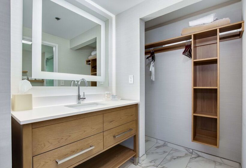 هتل Homewood Suites By Hilton Louisvilleeast