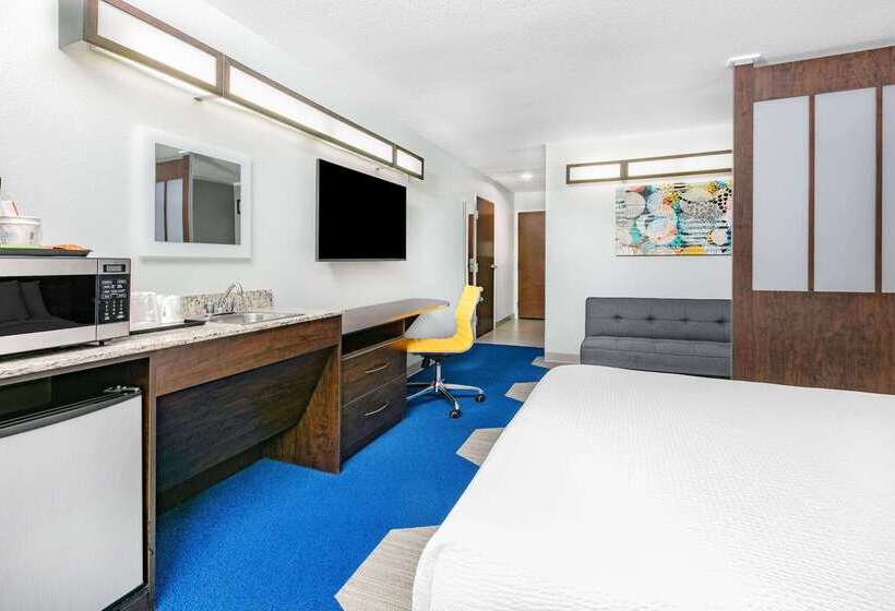 Microtel Inn & Suites By Wyndham Austin Airport
