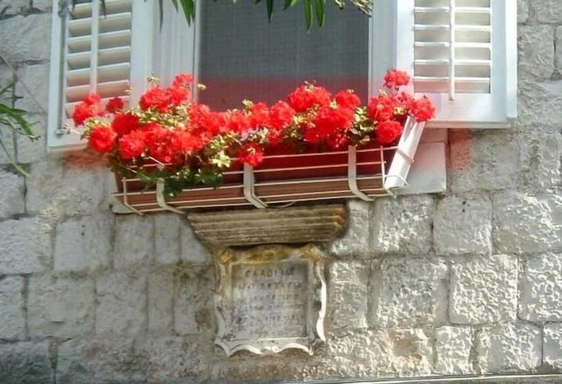 مسافرخانه Carol Rooms