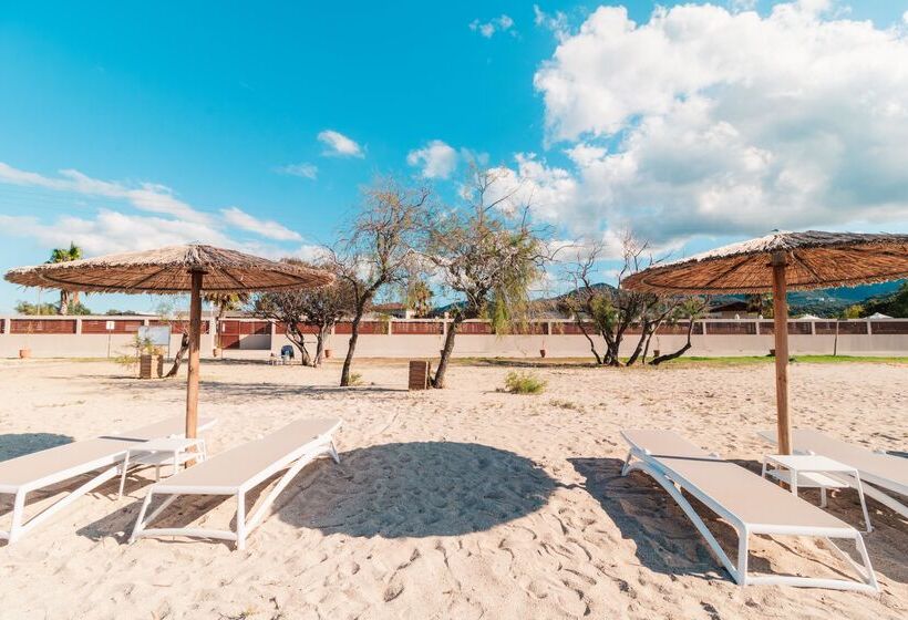 هتل Almyros Beach