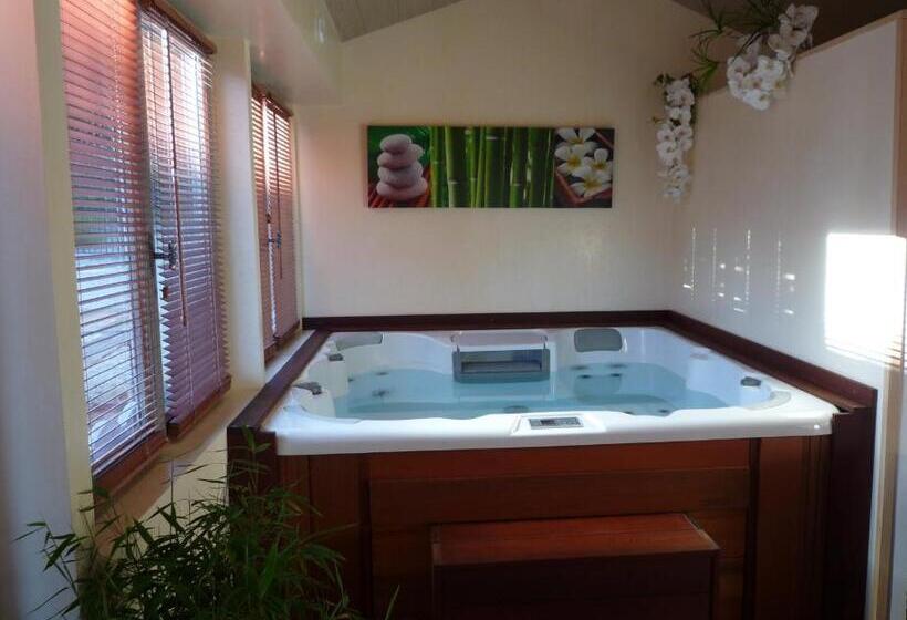 בית מלון כפרי Chateau De Lantic