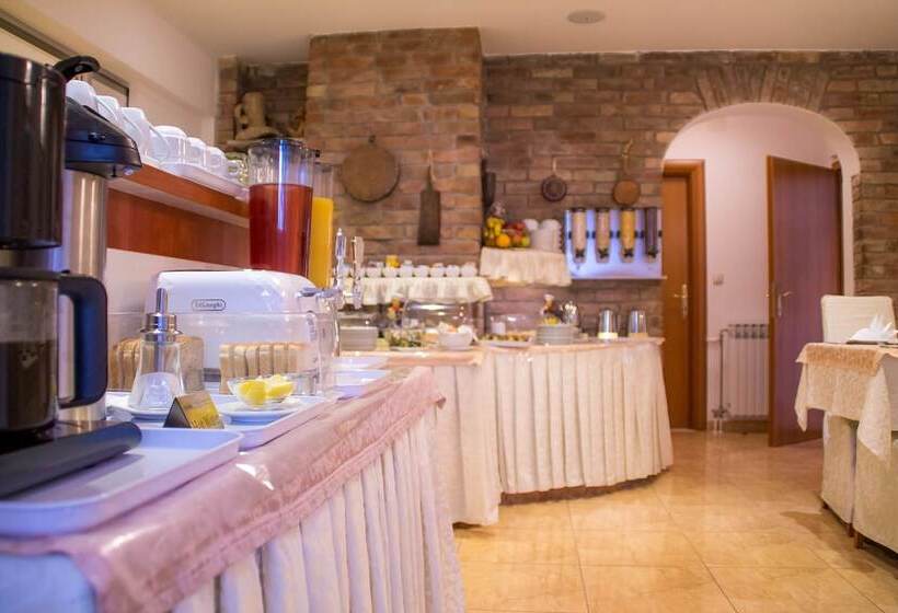 هتل Villa Midea