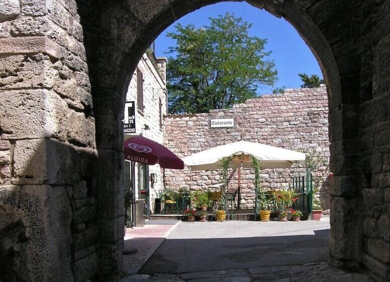 فندق Albergo La Rocca