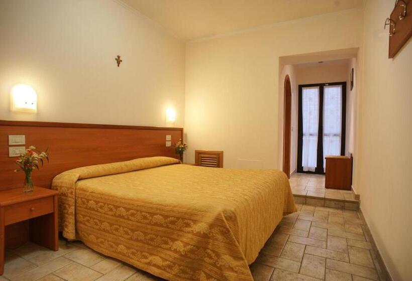 فندق Albergo La Rocca
