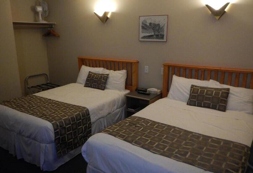 בית מלון כפרי Fernie Slopeside Lodge