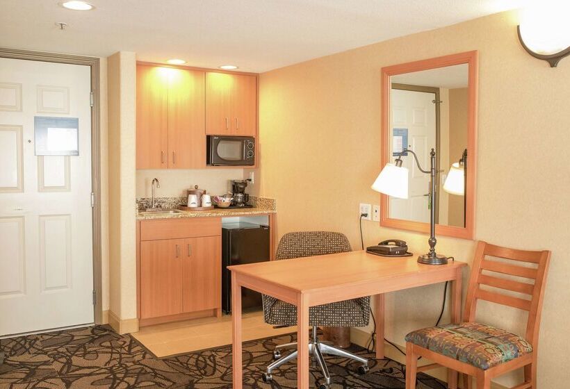 فندق Hampton Inn & Suites Lathrop