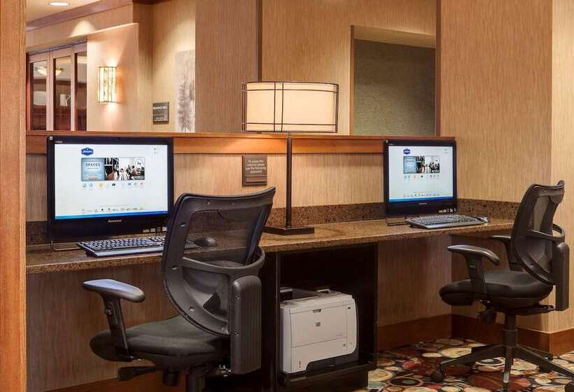 هتل Hampton Inn Council Bluffs