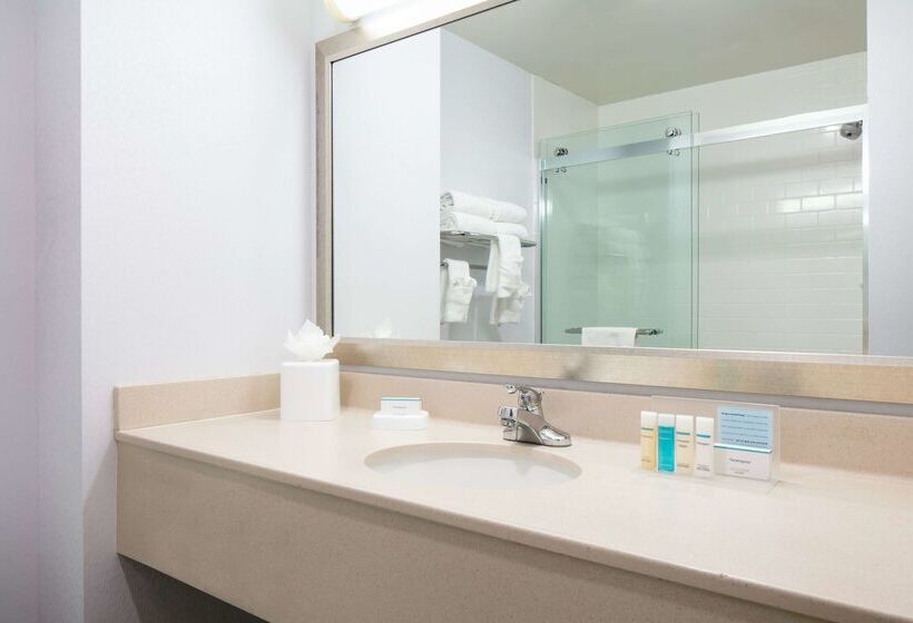 هتل Hampton Inn Council Bluffs
