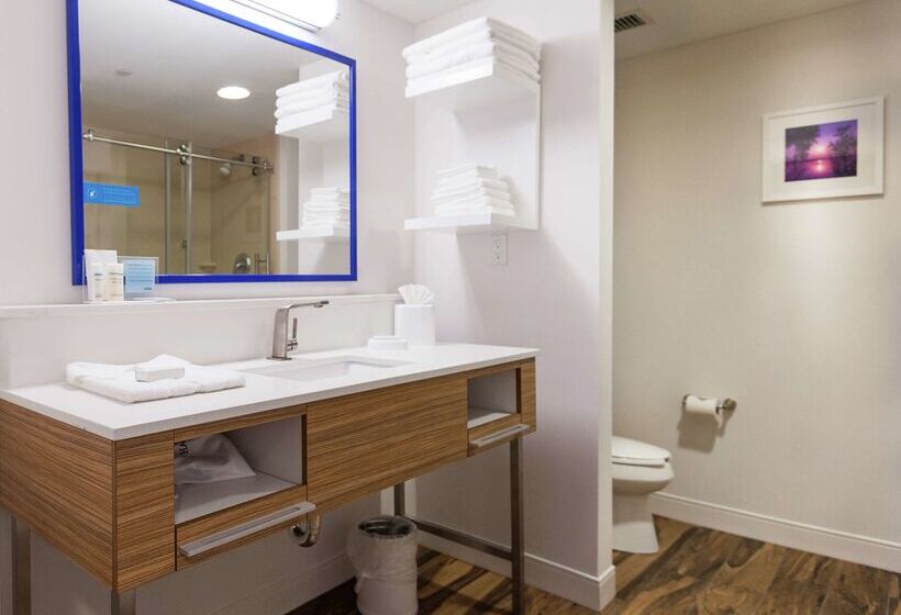 هتل Hampton Inn Doylestown