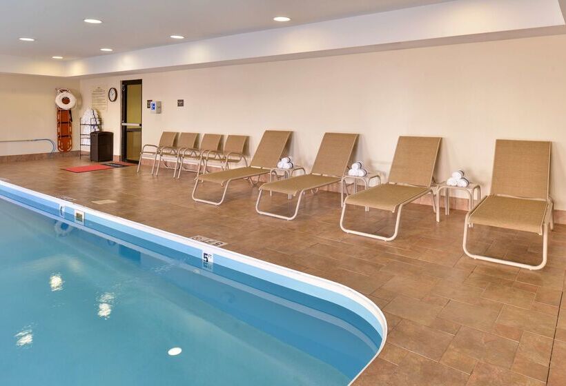 هتل Hampton Inn & Suites Daytonvandalia