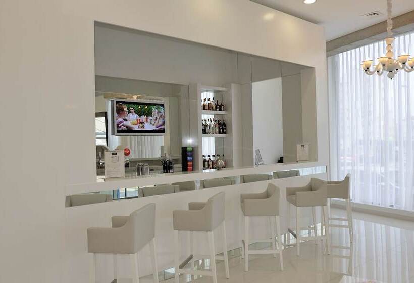 ホテル Kyriad Prestige Perpignan Centre Del Mon