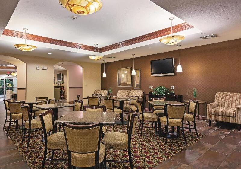 호텔 La Quinta Inn & Suites By Wyndham Cleburne