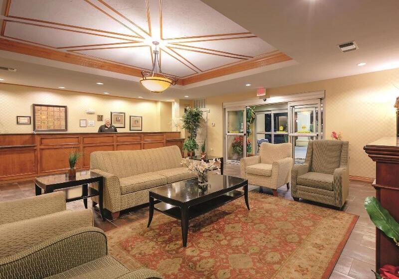 호텔 La Quinta Inn & Suites By Wyndham Cleburne