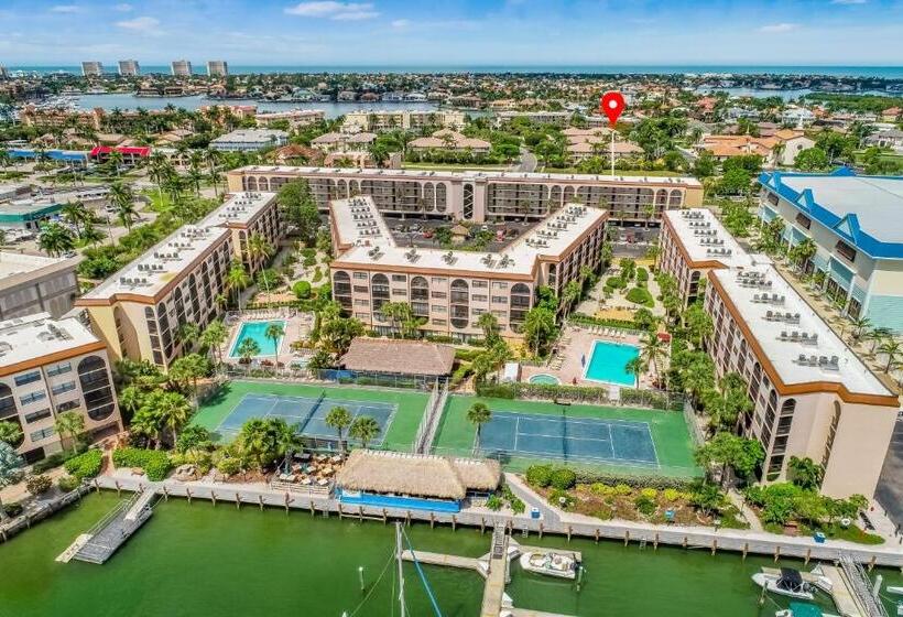 בית מלון כפרי Marco Bay Resort At Anglers Cove