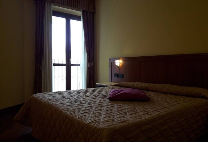 فندق Miralago