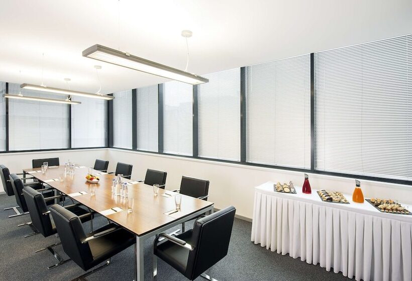 호텔 NH Bratislava Gate One