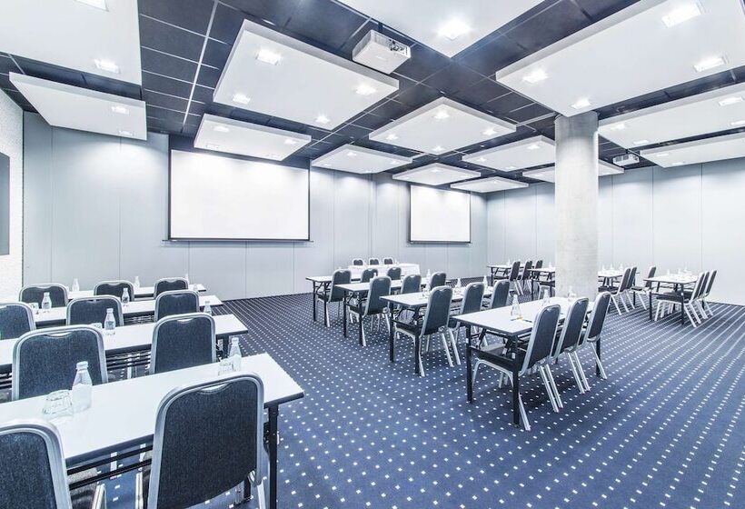 호텔 NH Bratislava Gate One