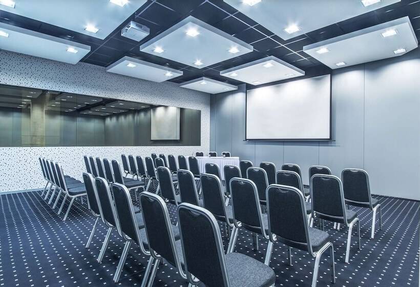 호텔 NH Bratislava Gate One