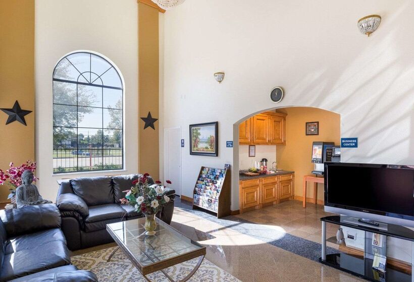 هتل Rodeway Inn & Suites