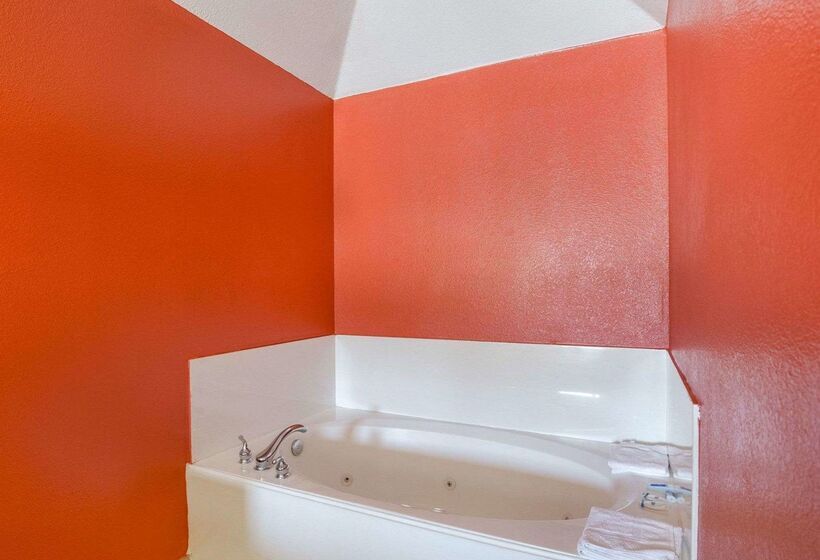هتل Rodeway Inn & Suites