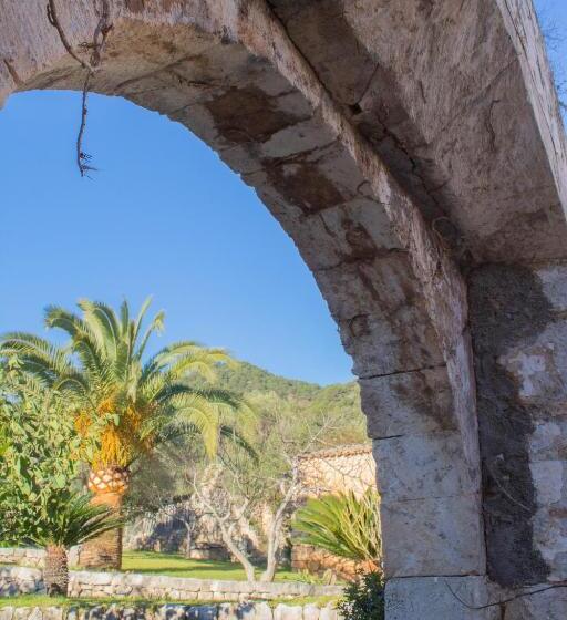فندق ريفى Finca Can Beneit