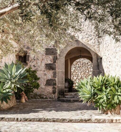 فندق ريفى Finca Can Beneit