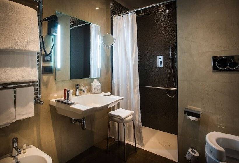 هتل Uptown Palace