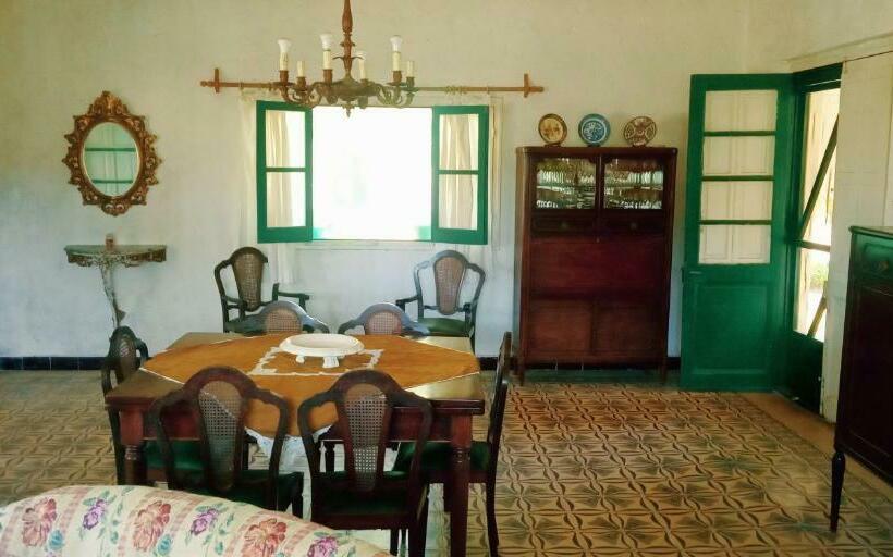 تختخواب و صبحانه Estancia Turística El Ombú