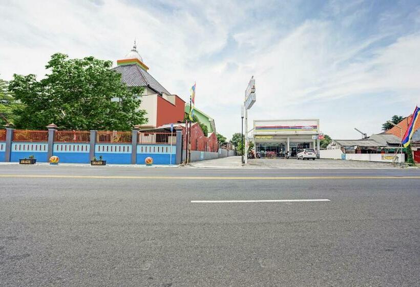 בית מלון כפרי Oyo 90678 Omah Kulo Guest House