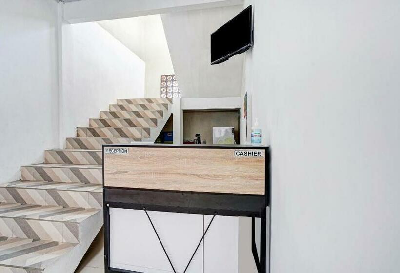 בית מלון כפרי Oyo 90678 Omah Kulo Guest House