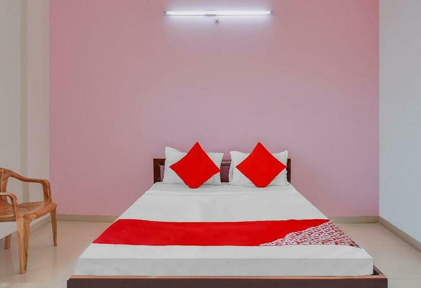 Отель Oyo Flagship 83107 Surya Lodge