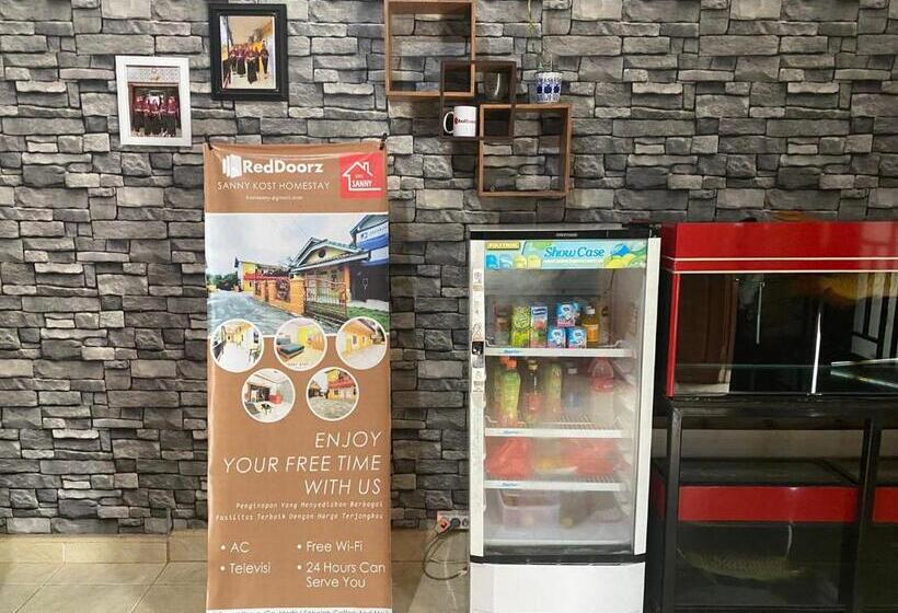 فندق Reddoorz @ Jalan Padat Karya Prabumulih